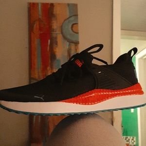 Woman puma shoes 7.5